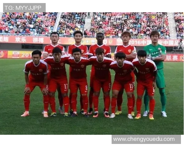 广州足球队在欧锦赛积分榜上以74分稳居第一名展现强劲实力